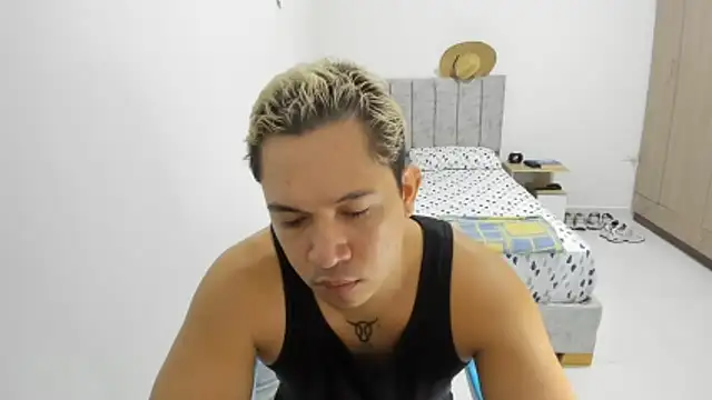 Snapshot of Valerioe chatting on 06/14/26, 02:41 Valerioe online show from 06/14/26, 02:41