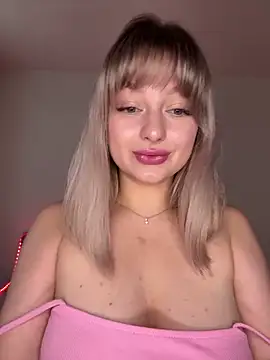 Snapshot of Blonde20 chatting on 01/08/25, 09:21 Blonde20 online show from 01/08/25, 09:21