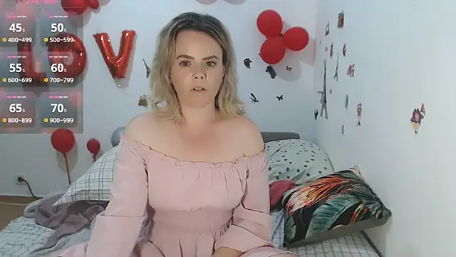 hotmilf4uxxx online show from 06/17/26, 09:45