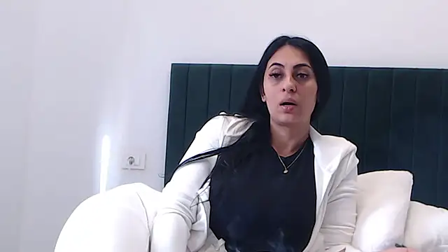 Snapshot of Aimeclark chatting on 10/17/25, 11:35 Aimeclark online show from 10/17/25, 11:35