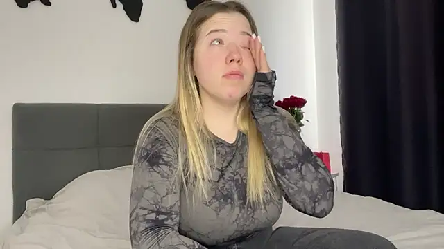 Embersweetbunny online show from 02/09/25, 07:49