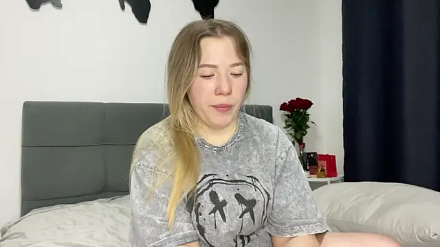 Embersweetbunny online show from 02/10/25, 06:45