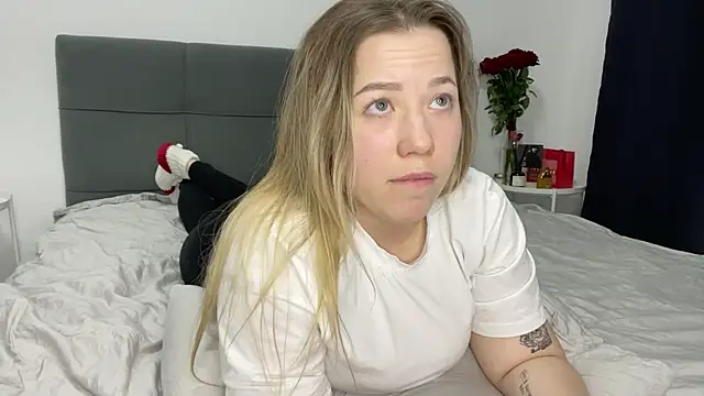 Embersweetbunny online show from 02/11/25, 10:07