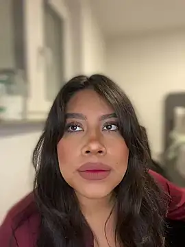 Snapshot of -Sammyxxx chatting on 12/23/24, 10:33 -Sammyxxx online show from 12/23/24, 10:33