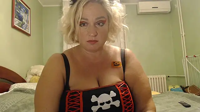 Snapshot of VirginiaNurse chatting on 10/25/25, 04:57 VirginiaNurse online show from 10/25/25, 04:57