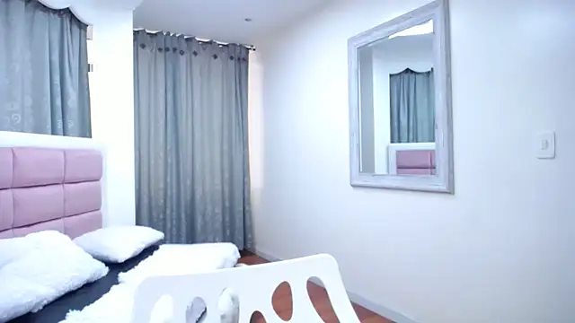 IssadoraJames online show from 12/17/24, 06:53