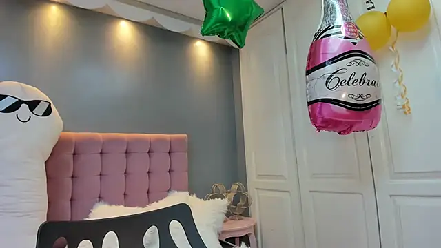 IssadoraJames online show from 10/01/25, 09:43