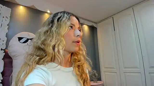 IssadoraJames online show from 11/11/25, 08:09