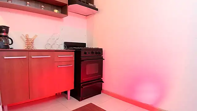 Lizzie Williams  online show from 10/28/25, 03:21