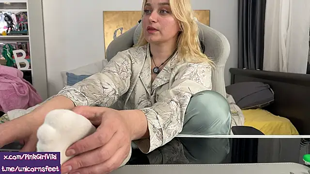 Snapshot of unicornsfeet chatting on 05/04/26, 06:15 unicornsfeet online show from 05/04/26, 06:15