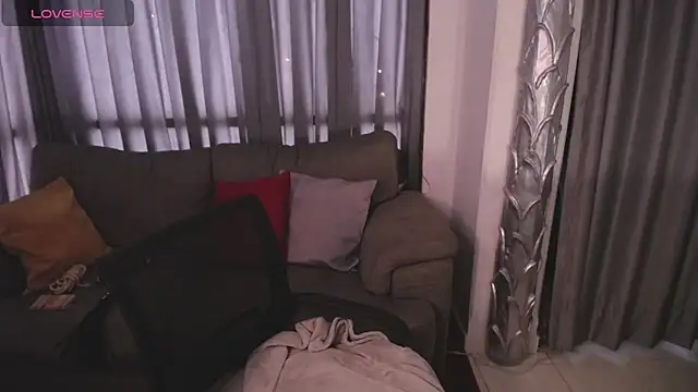 lia huan online show from 02/03/25, 01:51