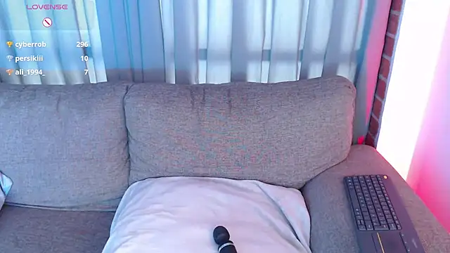 lia huan online show from 03/18/25, 06:48