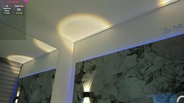 LIZ HOLMES online show from 10/10/25, 10:36