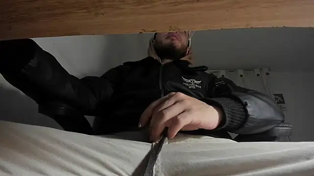 s sven03 online show from 12/19/24, 06:23