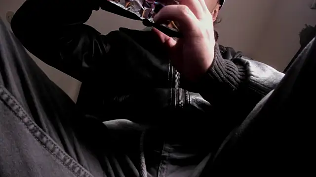 Snapshot of s_sven03 chatting on 06/20/26, 02:25 s sven03 online show from 06/20/26, 02:25