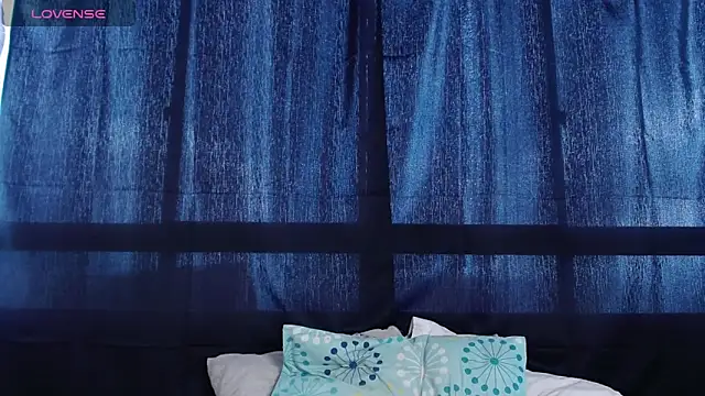 Snapshot of MiaStor chatting on 11/10/25, 08:52 MiaStor online show from 11/10/25, 08:52