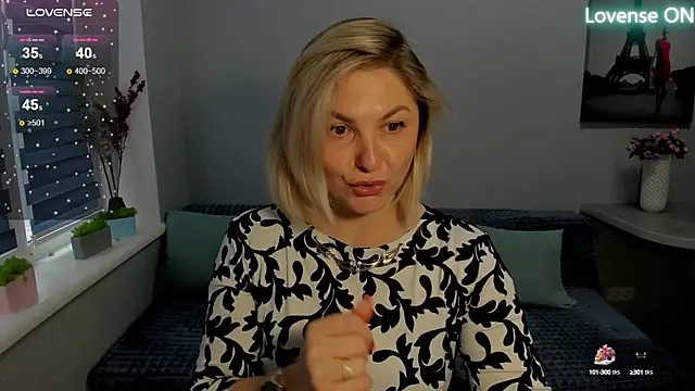 Snapshot of sweet___margaret chatting on 02/15/25, 12:01 sweet margaret online show from 02/15/25, 12:01