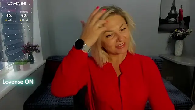 Snapshot of sweet___margaret chatting on 10/13/25, 12:05 sweet margaret online show from 10/13/25, 12:05