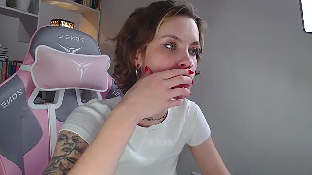 Snapshot of milly_ross chatting on 12/06/24, 12:49 milly ross online show from 12/06/24, 12:49