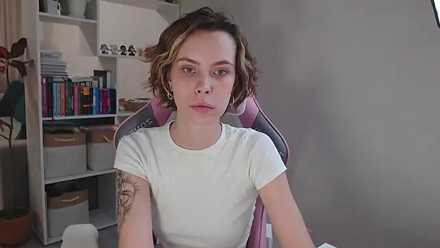 Snapshot of milly_ross chatting on 12/22/24, 12:27 milly ross online show from 12/22/24, 12:27