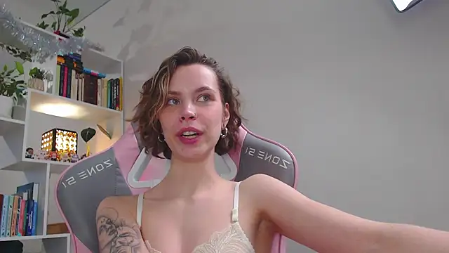 Snapshot of milly_ross chatting on 01/20/25, 10:18 milly ross online show from 01/20/25, 10:18