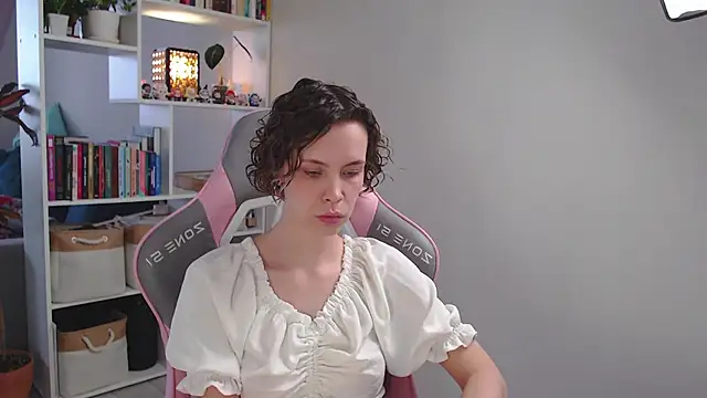 Snapshot of milly_ross chatting on 01/25/25, 06:45 milly ross online show from 01/25/25, 06:45