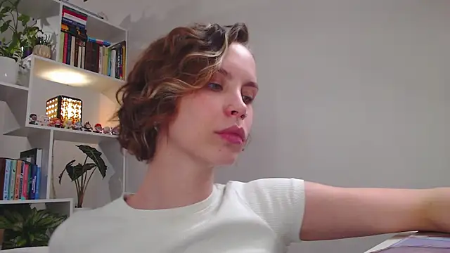 Snapshot of milly_ross chatting on 02/07/25, 01:01 milly ross online show from 02/07/25, 01:01