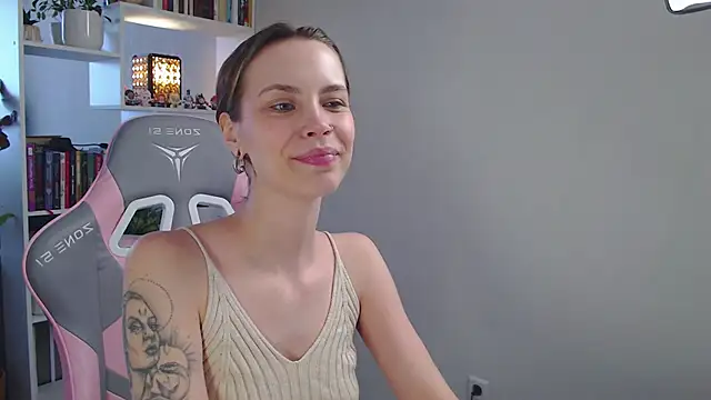 Snapshot of milly_ross chatting on 02/17/25, 07:15 milly ross online show from 02/17/25, 07:15