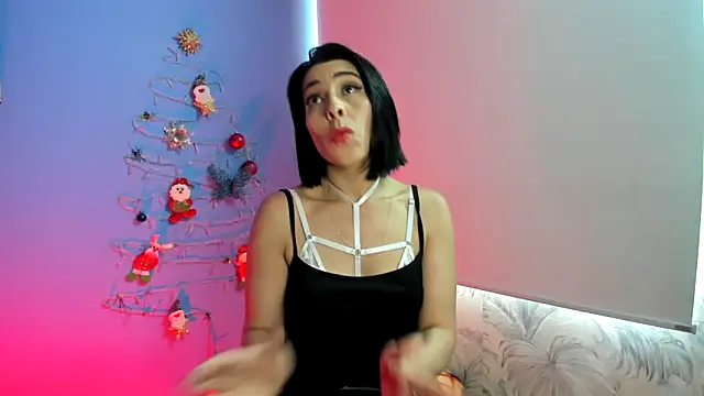 Snapshot of AdelleLennox_cg chatting on 12/21/24, 02:37 AdelleLennox cg online show from 12/21/24, 02:37