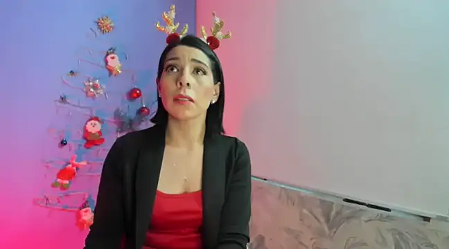 Snapshot of AdelleLennox_cg chatting on 12/29/24, 11:18 AdelleLennox cg online show from 12/29/24, 11:18