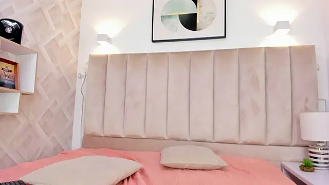 Anniie Queen online show from 11/30/25, 03:54