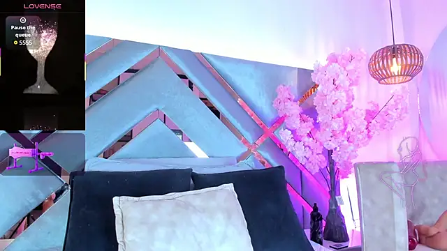 LiaaGenner online show from 10/31/25, 02:34