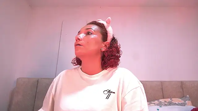 Snapshot of amber_demons2021 chatting on 01/06/26, 09:50 amber demons2021 online show from 01/06/26, 09:50