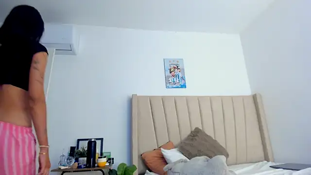 Snapshot of Mady-Edwards chatting on 02/25/26, 12:09 Mady-Edwards online show from 02/25/26, 12:09