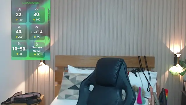 luciana ballesteros  online show from 11/29/25, 12:30