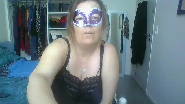 Snapshot of blueblush chatting on 02/21/25, 07:56 blueblush online show from 02/21/25, 07:56