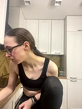 MartiniiSelenna online show from 11/17/25, 06:52