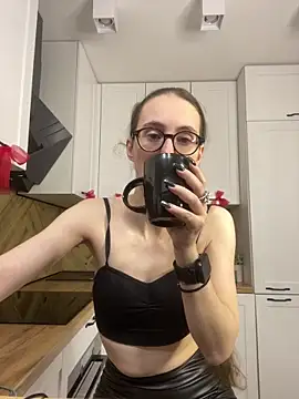 MartiniiSelenna online show from 12/17/25, 06:30