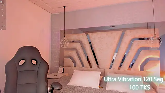 Snapshot of AngelineHeet chatting on 09/26/25, 03:32 AngelineHeet online show from 09/26/25, 03:32