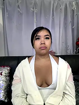 MarianaGarciaa   online show from 12/05/25, 10:57