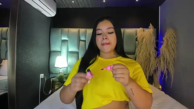 MarianaGarciaa   online show from 06/16/26, 07:49