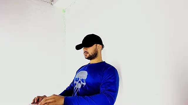Snapshot of Sebas-hott chatting on 09/20/25, 10:55 Sebas-hott online show from 09/20/25, 10:55