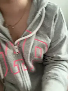 Snapshot of Rei1216xo chatting on 03/02/25, 06:27 Rei1216xo online show from 03/02/25, 06:27