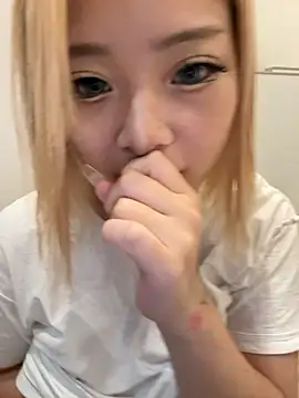 Snapshot of Rei1216xo chatting on 11/30/25, 03:10 Rei1216xo online show from 11/30/25, 03:10