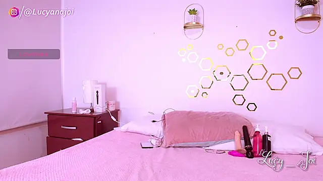 Lucy joi online show from 11/06/25, 09:37