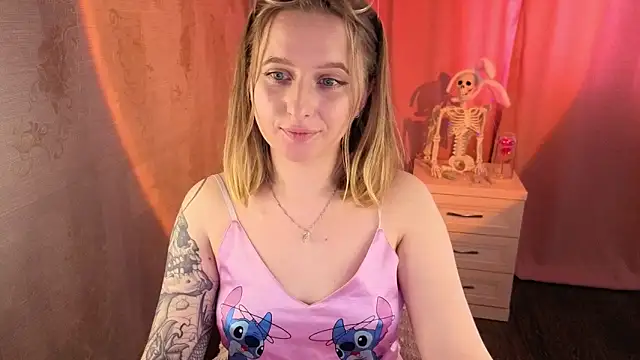 CuteLilyLove online show from 04/28/26, 02:27