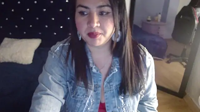 Snapshot of lucianaa_25 chatting on 12/10/24, 03:55 lucianaa 25 online show from 12/10/24, 03:55