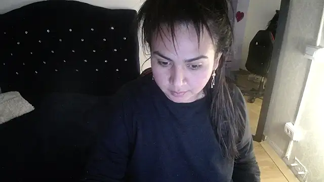 Snapshot of lucianaa_25 chatting on 12/23/24, 06:48 lucianaa 25 online show from 12/23/24, 06:48