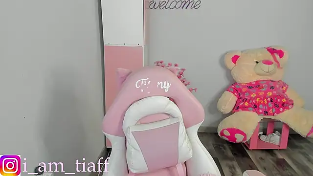 Snapshot of tifany_tay2 chatting on 10/04/25, 04:21 tifany tay2 online show from 10/04/25, 04:21