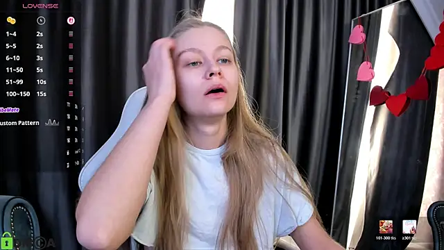 Snapshot of Polumna_cute chatting on 02/14/26, 09:28 Polumna cute online show from 02/14/26, 09:28